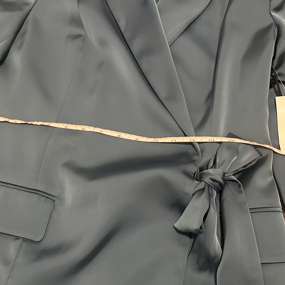 Brand NEW w/ Tags BLOOMINGDALE
Side Tie Long Sleeve Satin Blazer Dress SUZE 10 - Picture 12 of 12